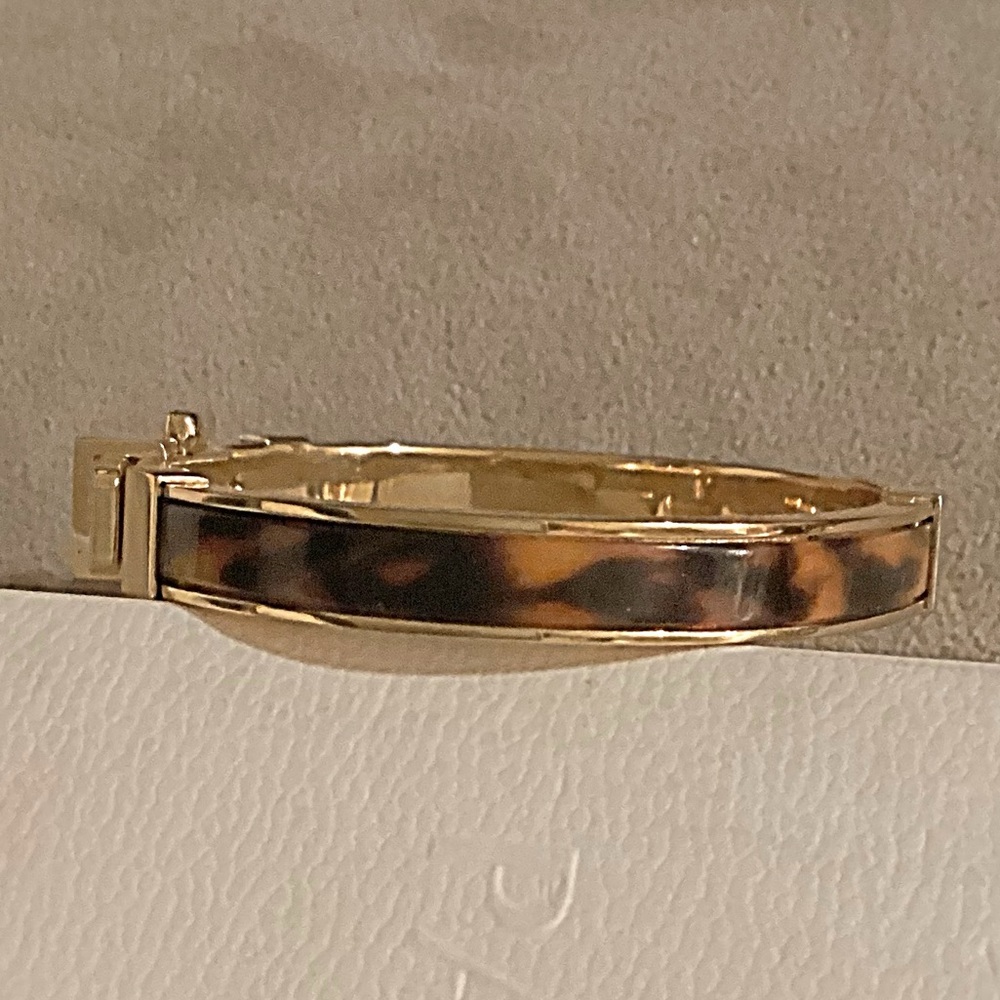 Michael Kors Heritage Buckle Hinged Bangle - Picture 7 of 11